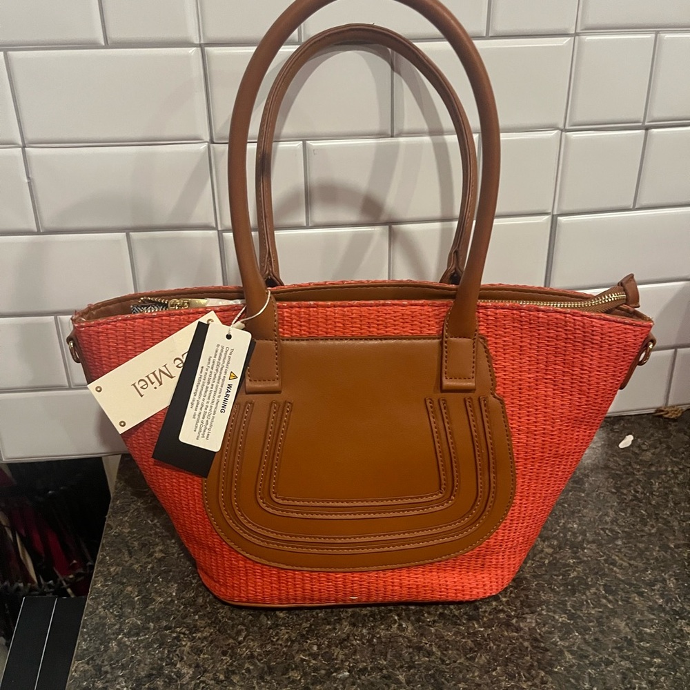 🔥 Coral Woven Tote with Tan Handles & Gold Hardware 🔥